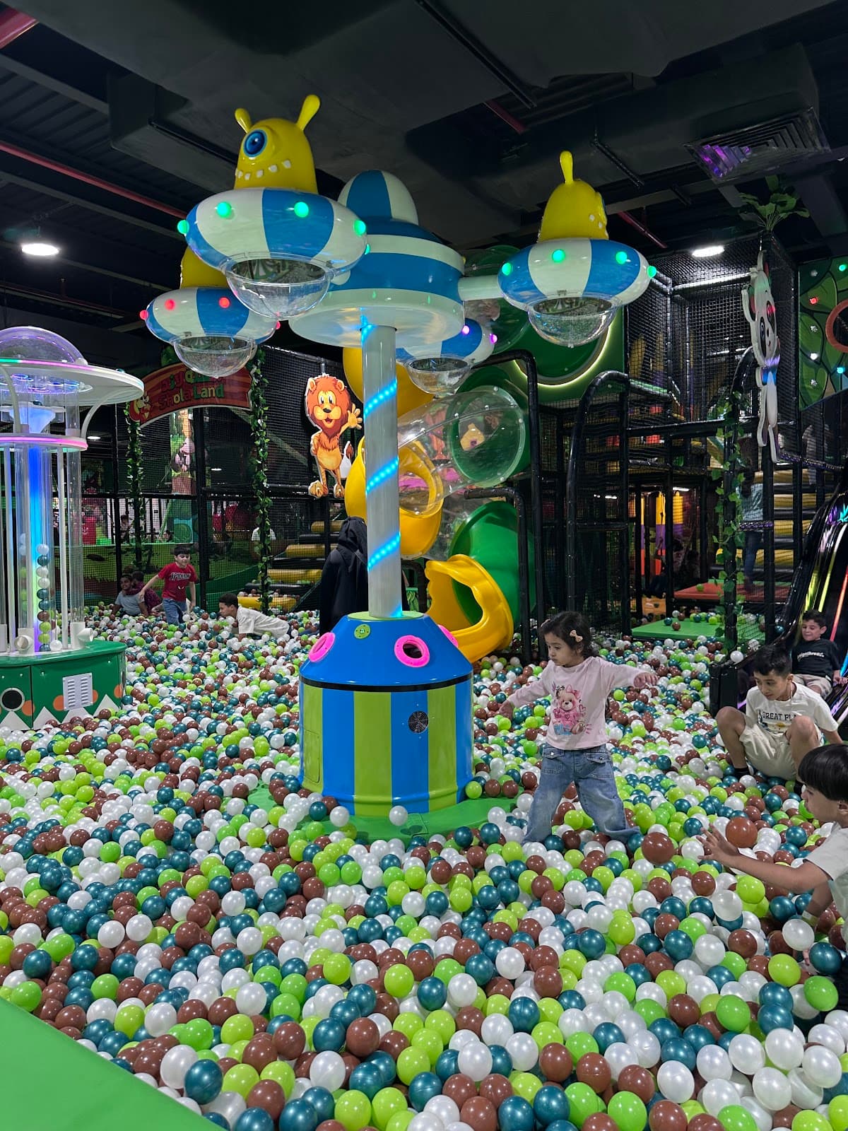 Shola Land — photo 3