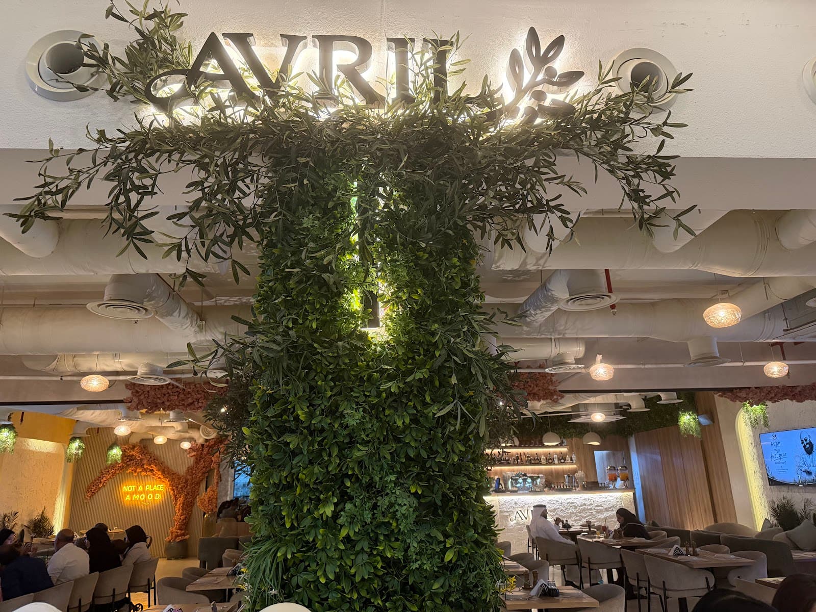 Avril Resto Cafe — صورة ٤
