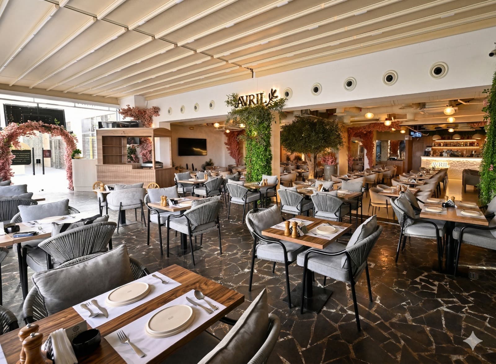Avril Resto Cafe — صورة ٣